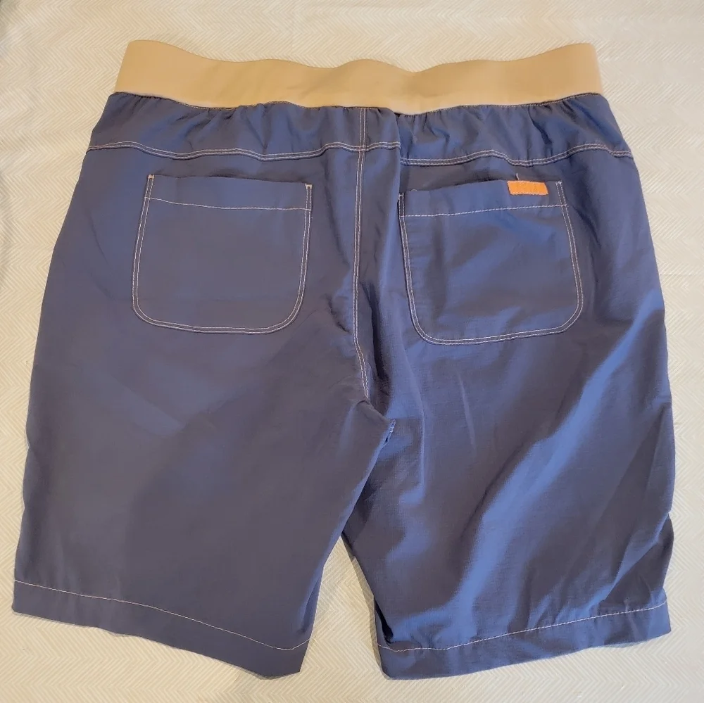 REEL LIFE NYLON SHORTS (sz‎ lg)